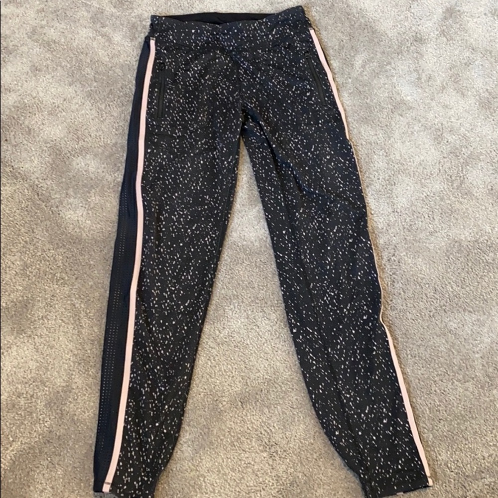 Lululemon on the fly jogger.